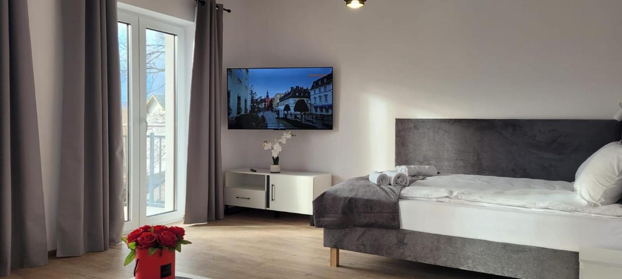 Kolorowe Cieplice - Apartamenty Z Widokiem Na Karkonosze Еленя-Гура Экстерьер фото